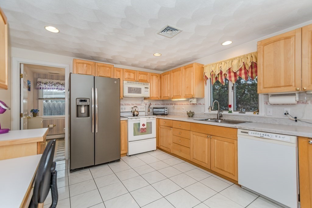 6 Norwich Road Danvers, MA 01923 - Photo 7 of 40 Gallery Image 7