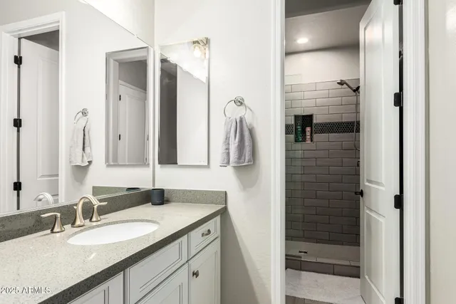 $1,365,000 | 2570 East Thornton Avenue, Gilbert, AZ 85297