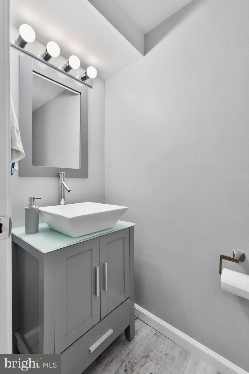 2224 Wheelwright Court Reston, VA 20191 - Photo 12 of 32 a bathroom with a sink vanity and mirror