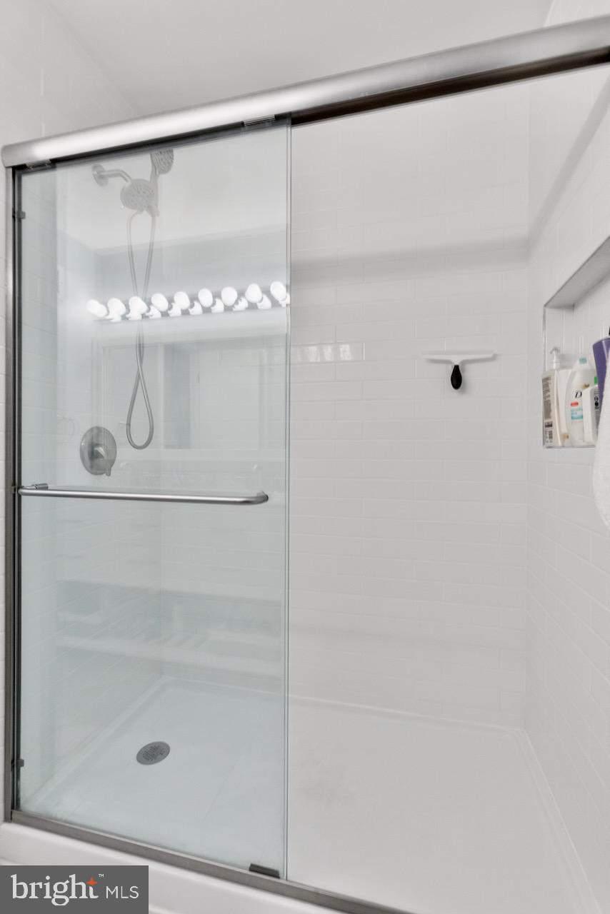 2224 Wheelwright Court Reston, VA 20191 - Photo 19 of 32 a bathroom with a glass shower door