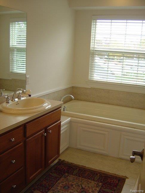 631 Brighton Lake Road Brighton, MI 48116 - Photo 16 of 19 Master bath