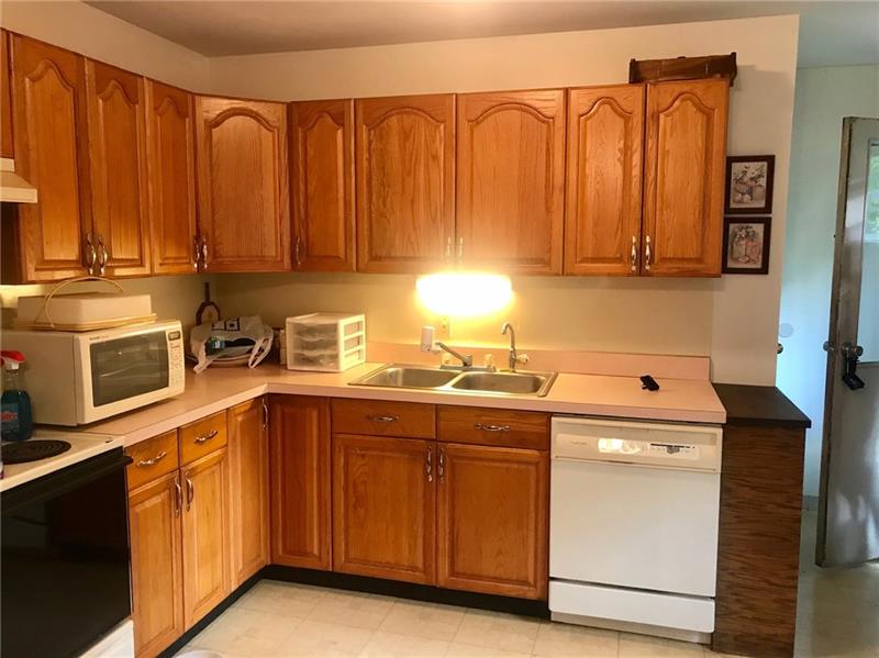 4308 Hollow Road New Castle, PA 16101 - Photo 4 of 18 Gallery Image 4