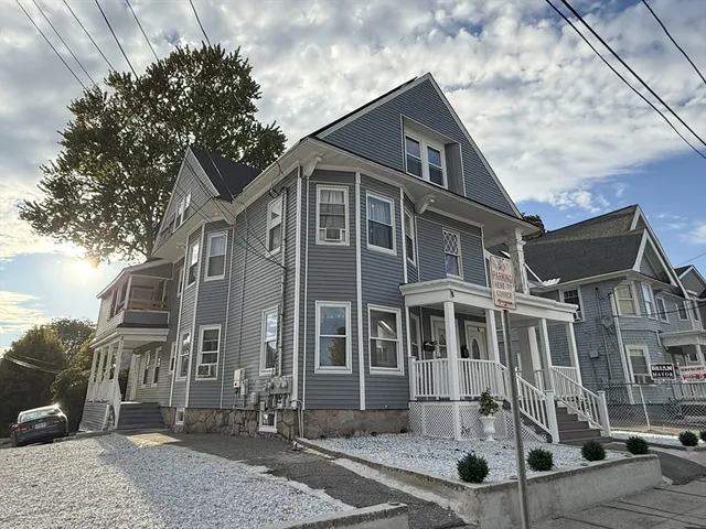 $2,100 | 4-6 Royal Street, Unit 3, Lawrence, MA 01841