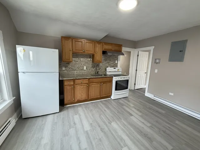 $2,100 | 4-6 Royal Street, Unit 3, Lawrence, MA 01841