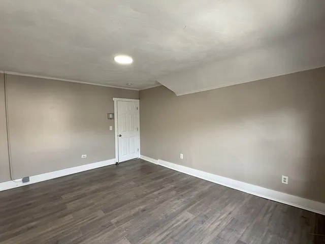 $2,100 | 4-6 Royal Street, Unit 3, Lawrence, MA 01841