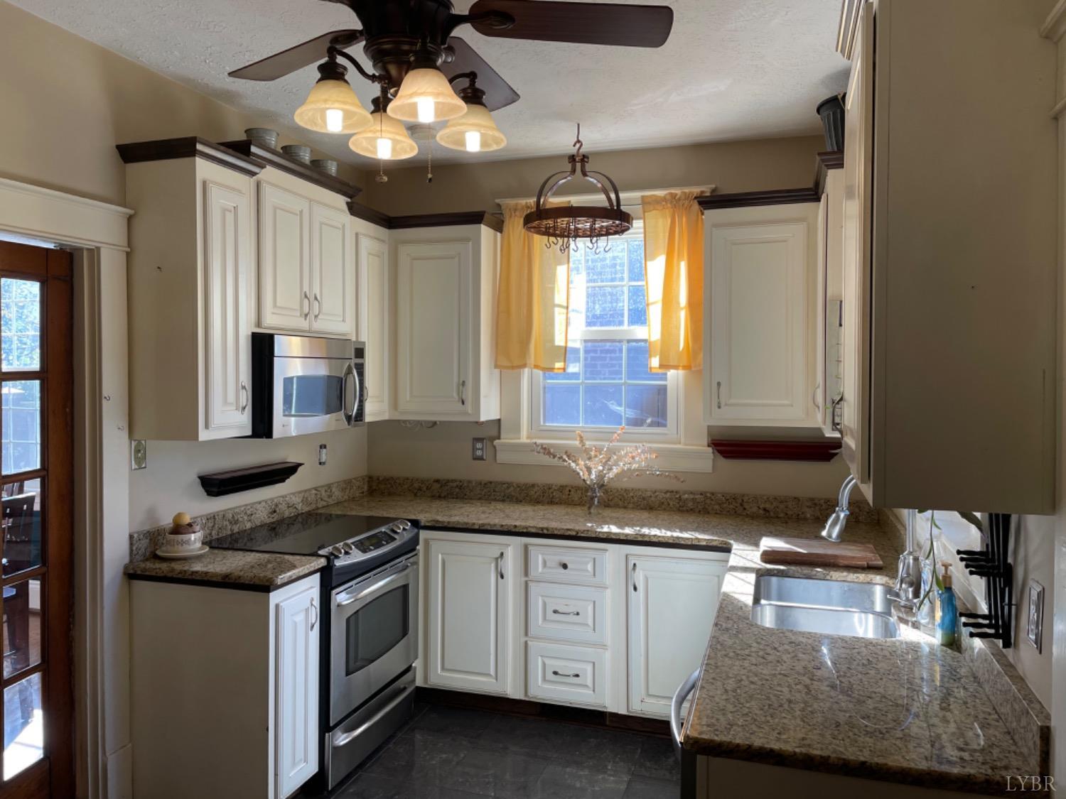 623 Riverside Drive Lynchburg, VA 24503 - Photo 8 of 44 Gallery Image 8