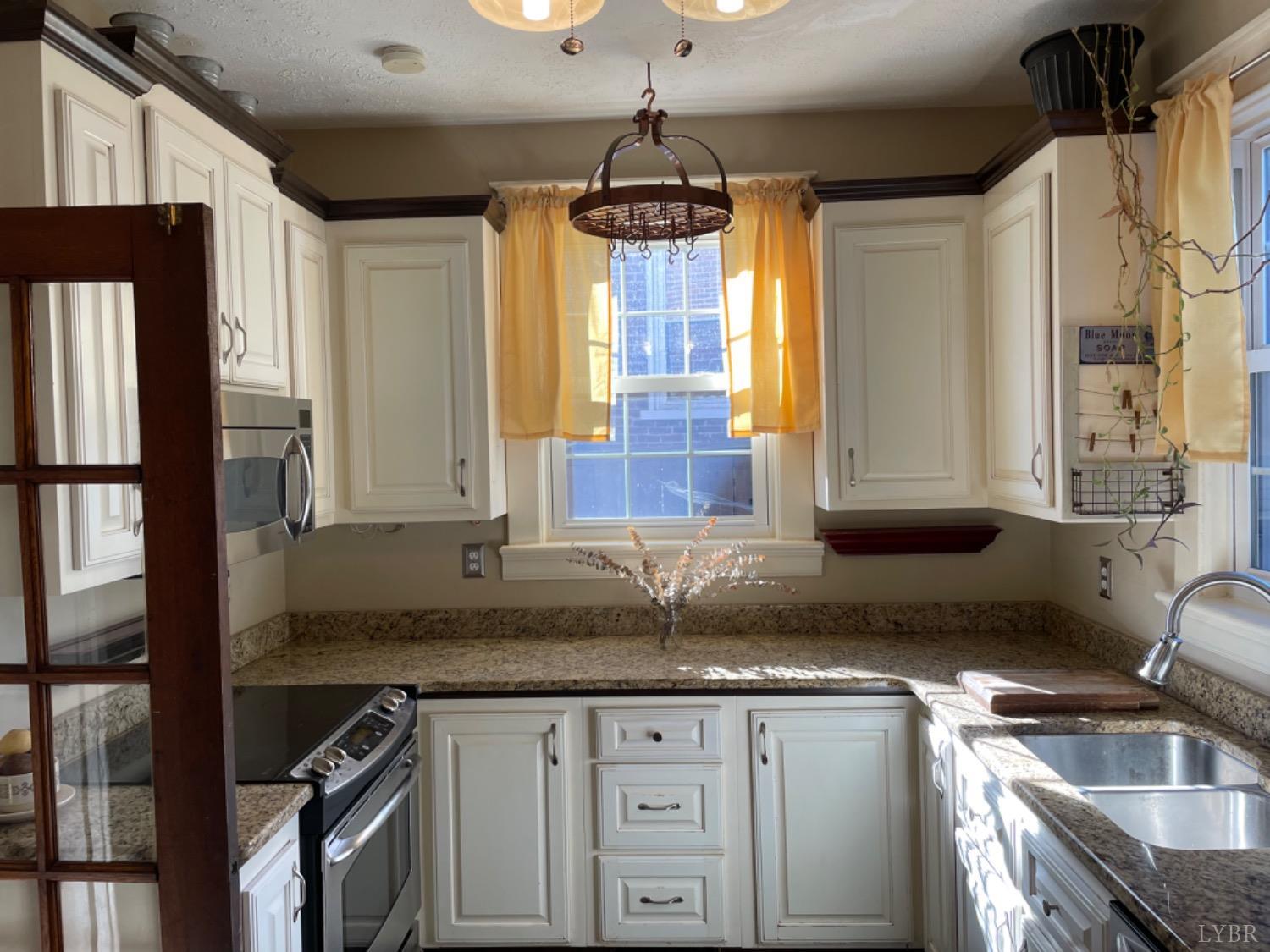 623 Riverside Drive Lynchburg, VA 24503 - Photo 10 of 44 Gallery Image 10