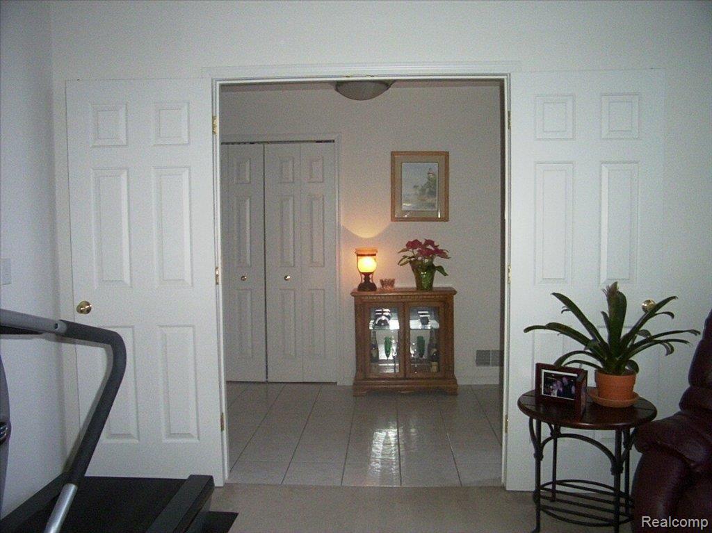 3087 Fairgrove Terrace, Unit 1 Rochester, MI 48309 - Photo 2 of 25 Foyer1