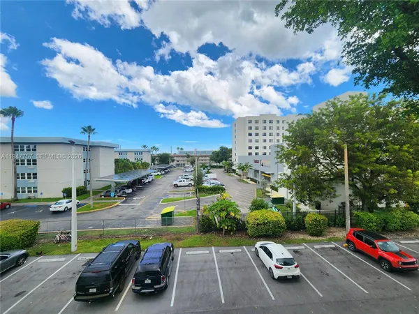 $1,900 | 11309 Southwest 200th Street, Unit 303C, Miami, FL 33157
