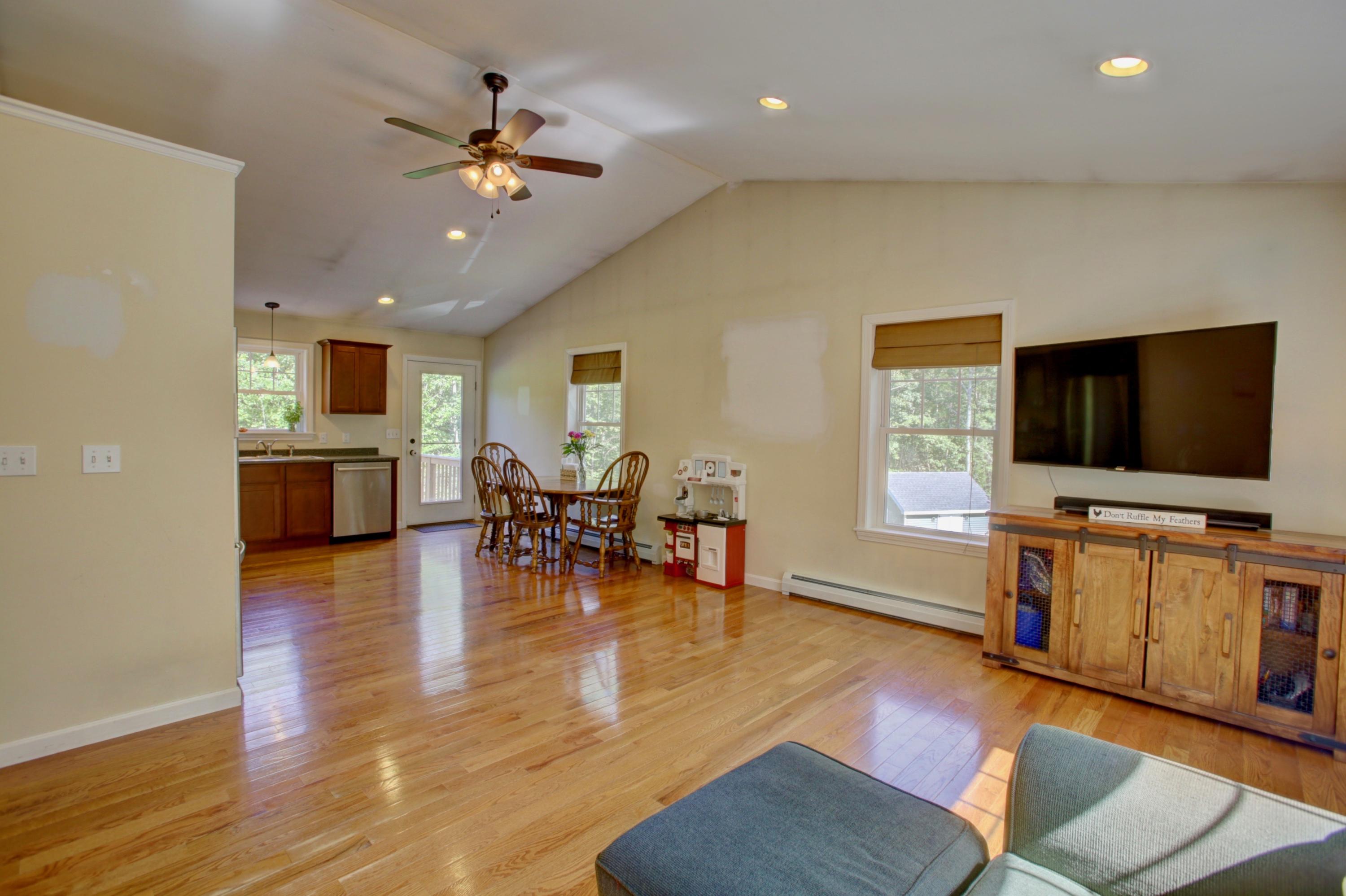 82 Egypt Road Raymond, ME 04071 - Photo 6 of 28 8