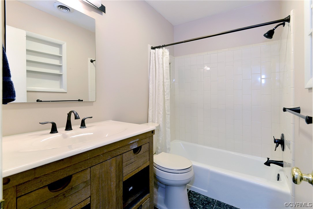 130 Cooley Road Williamsburg, VA 23188 - Photo 16 of 30 a bathroom with a sink a toilet and a bathtub