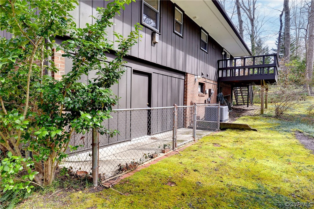 130 Cooley Road Williamsburg, VA 23188 - Photo 25 of 30 a view of a house with wooden fence