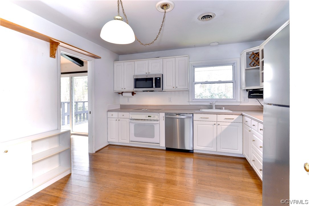 130 Cooley Road Williamsburg, VA 23188 - Photo 10 of 30 a kitchen with granite countertop a stove a sink and a refrigerator
