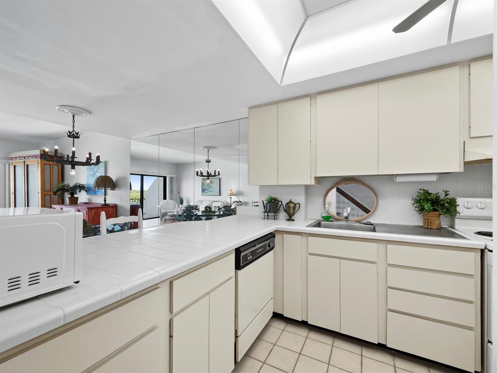 490 North Shore Road, Unit 6 Longboat Key, FL 34228 - Photo 20 of 67