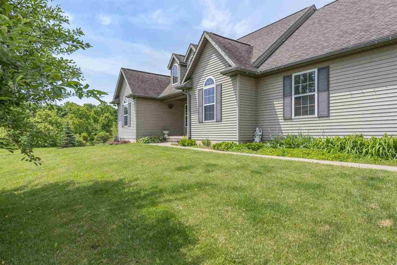 13850 Shaftsburg Road Perry, MI 48872 - Photo 5 of 94 21454472-4.JPG