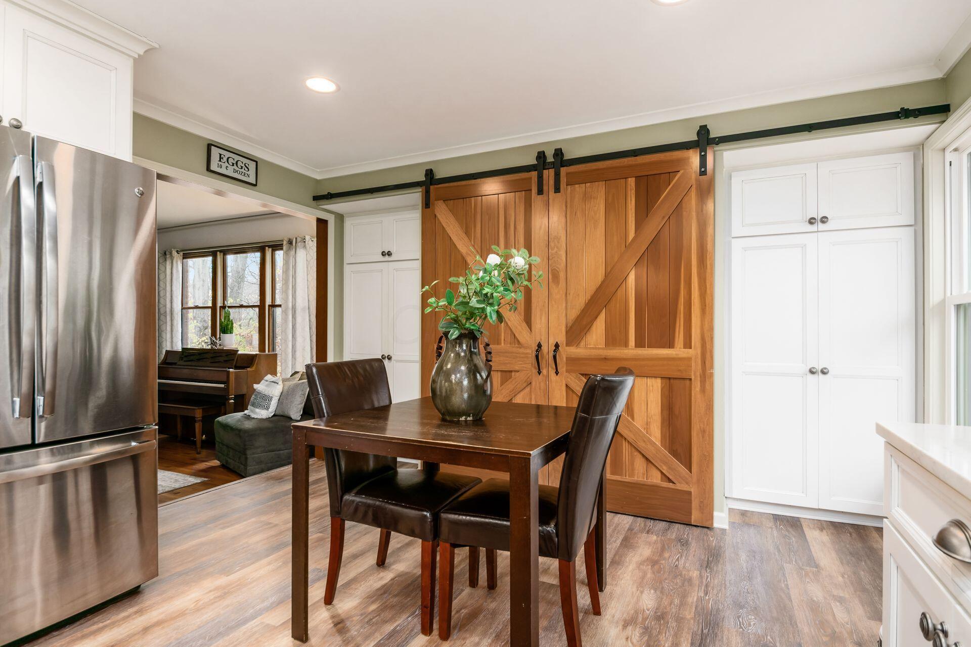 4090 Clotts Road Columbus, OH 43230 - Photo 12 of 34 DINING AREA