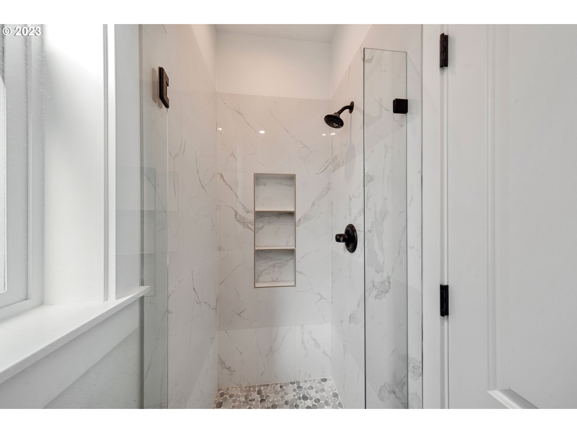 2514 South 19th Court Ridgefield, WA 98642 - Photo 19 of 34 a bathroom with a shower
