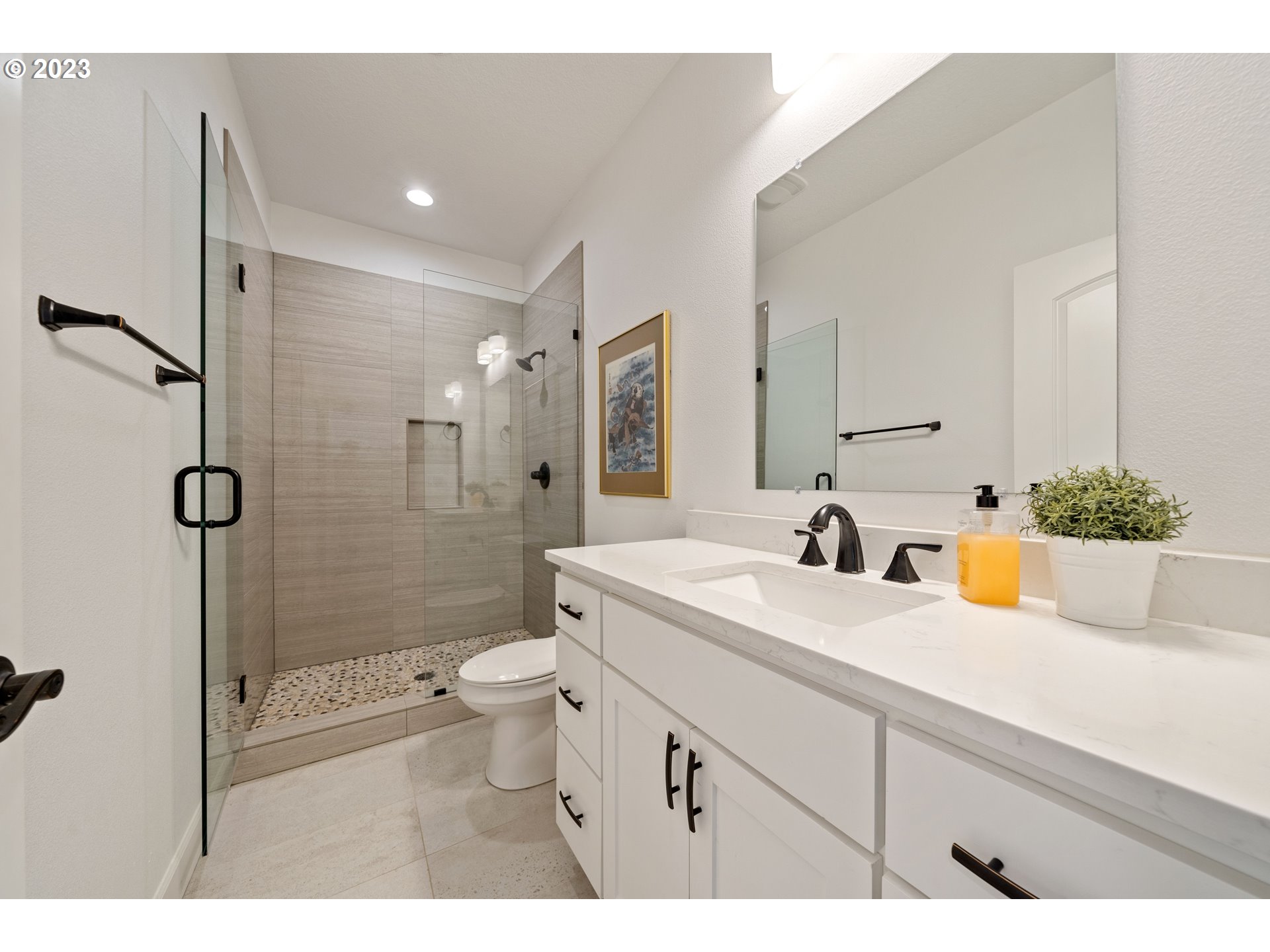 2514 South 19th Court Ridgefield, WA 98642 - Photo 21 of 34 a bathroom with a sink a toilet and shower