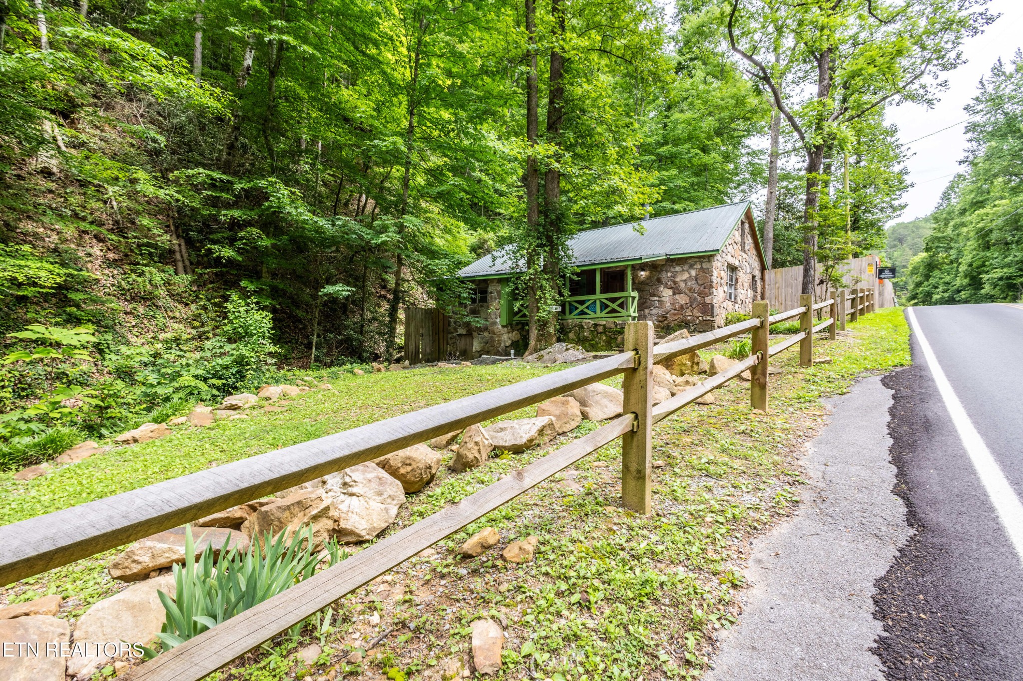607 Rush Branch Road Pigeon Forge, TN 37863 - Photo 17 of 20