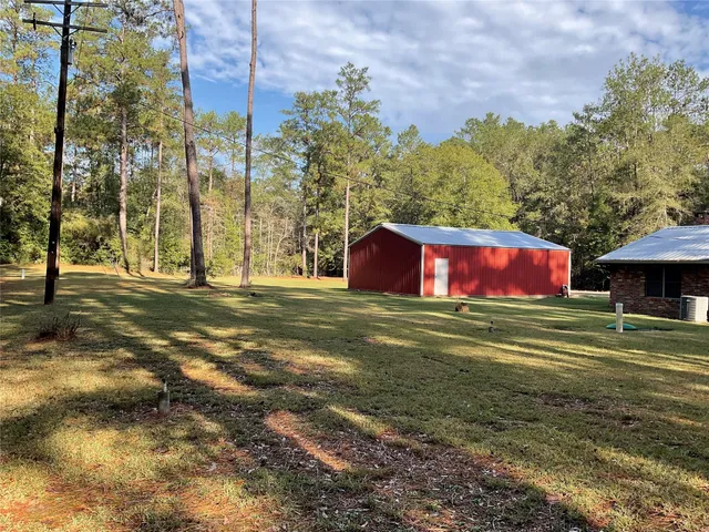 a view of a yard with a house