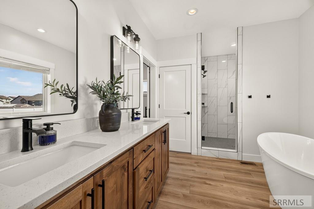 3042 Lin Road Idaho Falls, ID 83401 - Photo 27 of 68 Master Bathroom