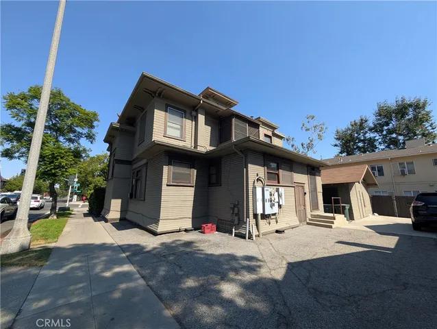 a house view with a outdoor space