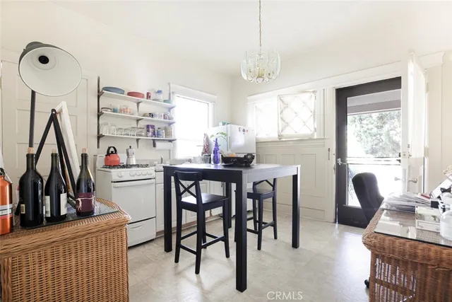 $1,390,000 | 325 South Los Robles Avenue, Pasadena, CA 91101