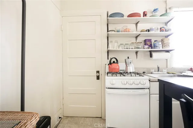 $1,390,000 | 325 South Los Robles Avenue, Pasadena, CA 91101