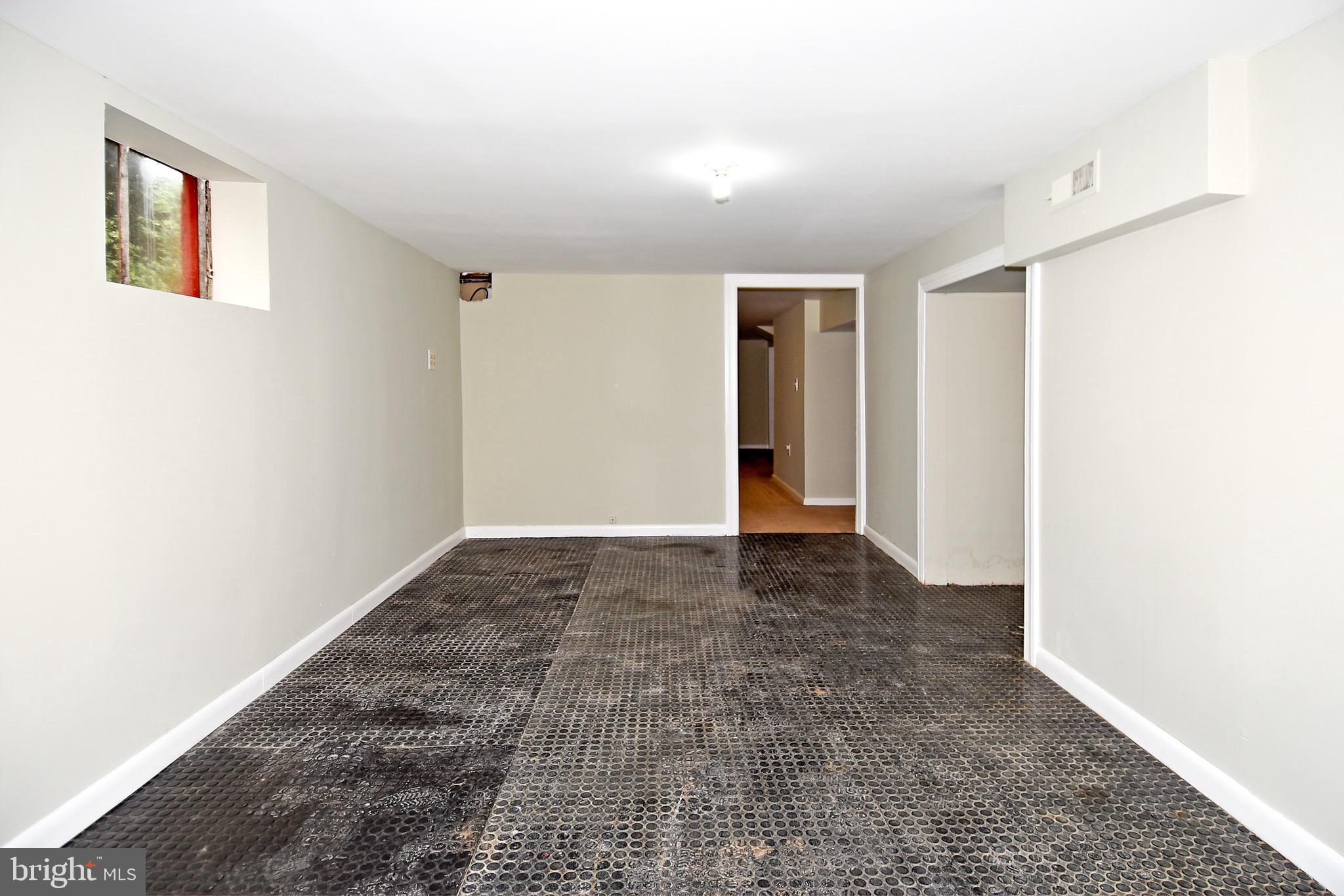 3615 Dumfries Road Catlett, VA 20119 - Photo 26 of 30 Rubberized floor in workshop area