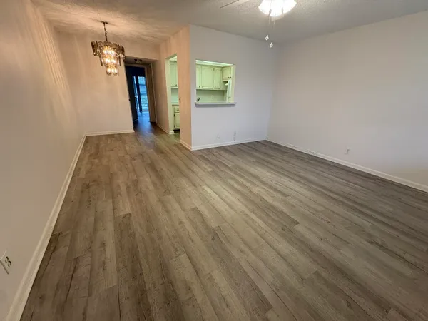 $1,200 | 151 Canterbury East, West Palm Beach, FL 33417