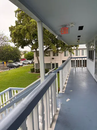 $1,200 | 151 Canterbury East, West Palm Beach, FL 33417