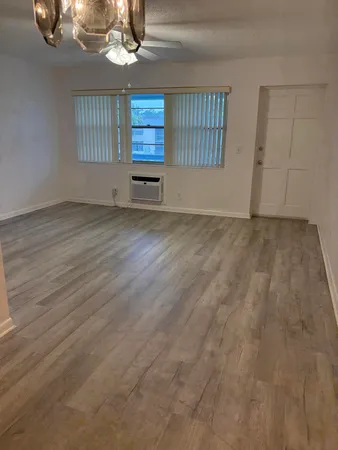 $1,200 | 151 Canterbury East, West Palm Beach, FL 33417