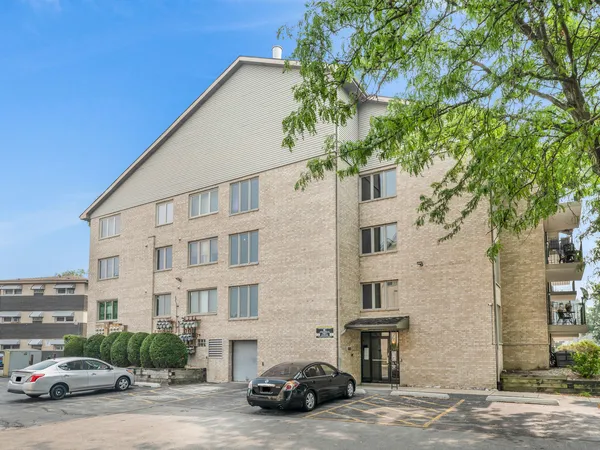 $229,900 | 4530 West 93rd Street, Unit 2D, Oak Lawn, IL 60453