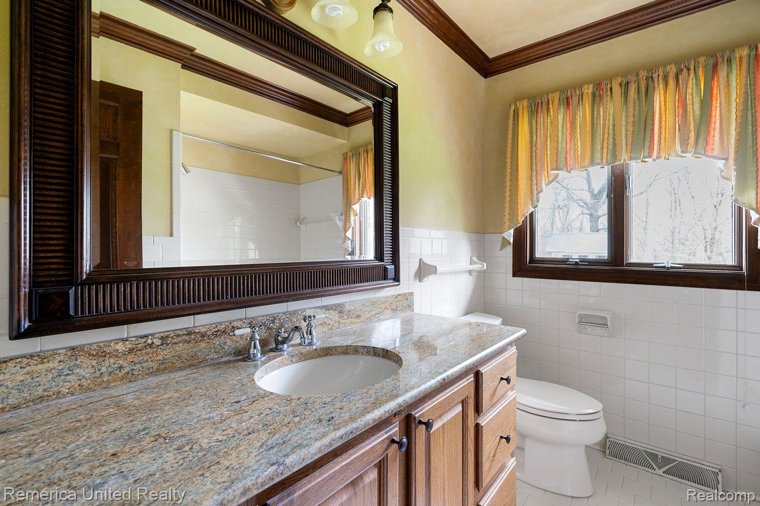 57855 Travis Road New Hudson, MI 48165 - Photo 33 of 55 Shared bath