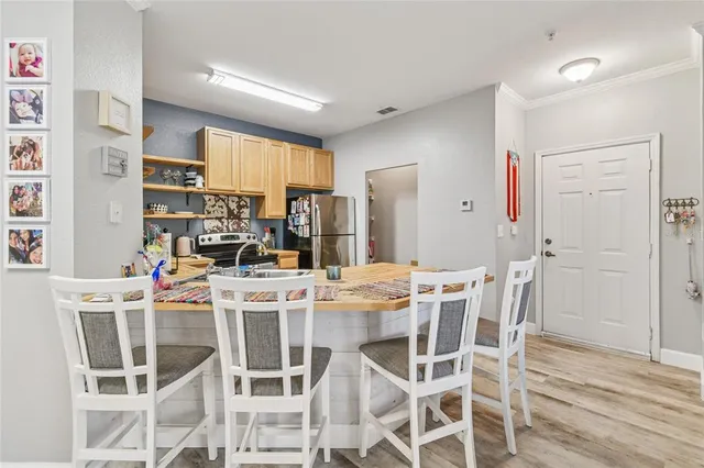 $1,525 | 2405 Courtney Meadows Court, Unit 202, Tampa, FL 33619