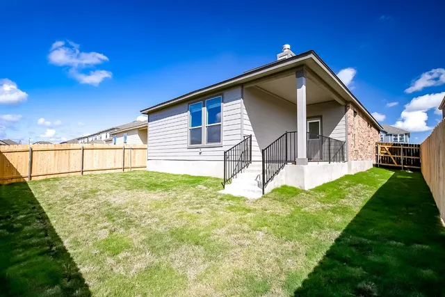 a view of an house with backyard