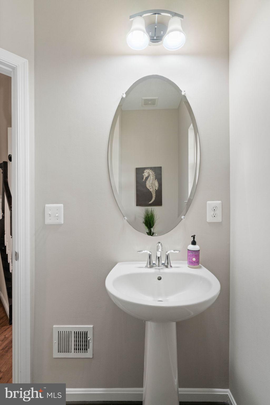 3486 Shandor Road Woodbridge, VA 22193 - Photo 18 of 40 Powder room 1st floor