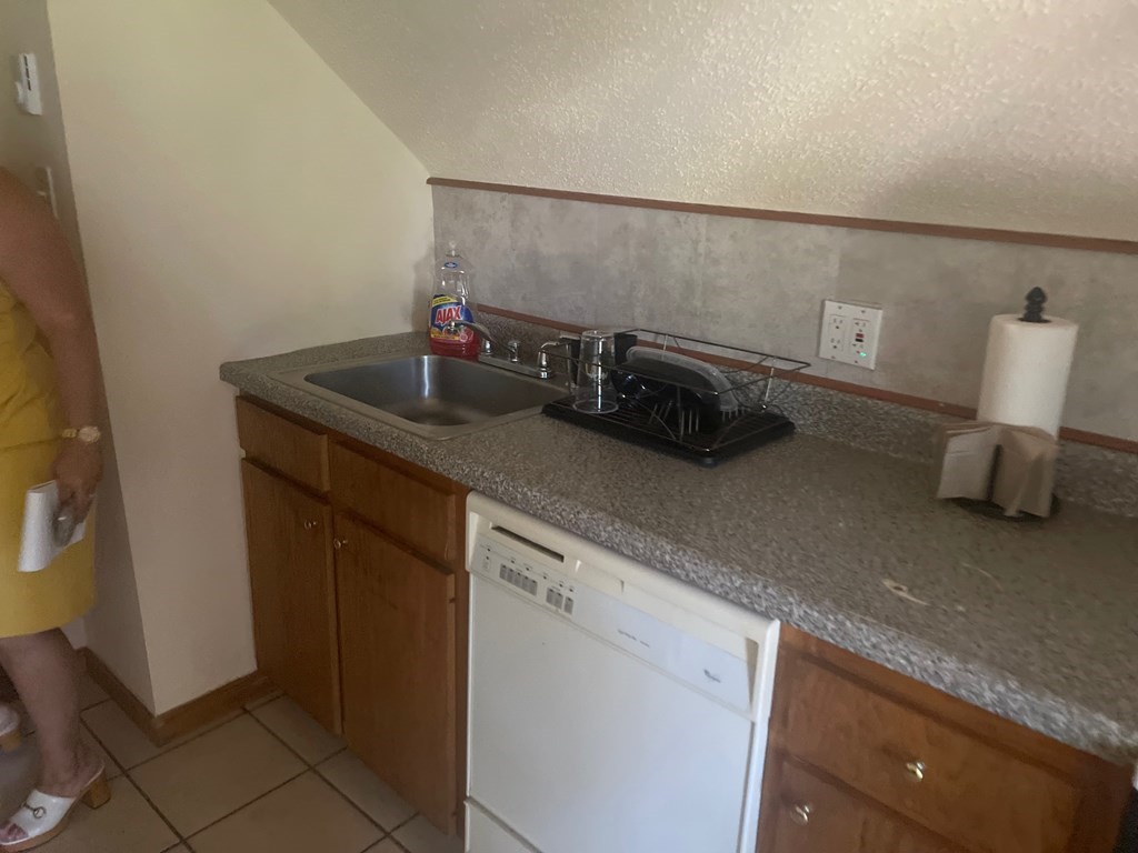 47-49 Whittier Street Springfield, MA 01108 - Photo 16 of 19