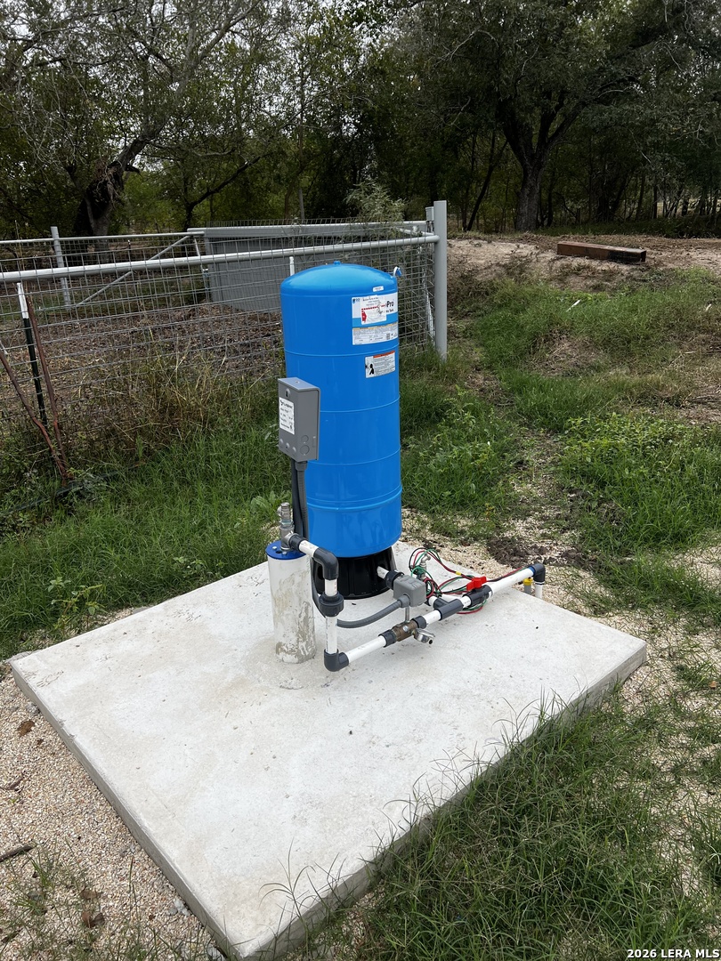 304 County Road 6611 Devine, TX 78016 - Photo 14 of 16