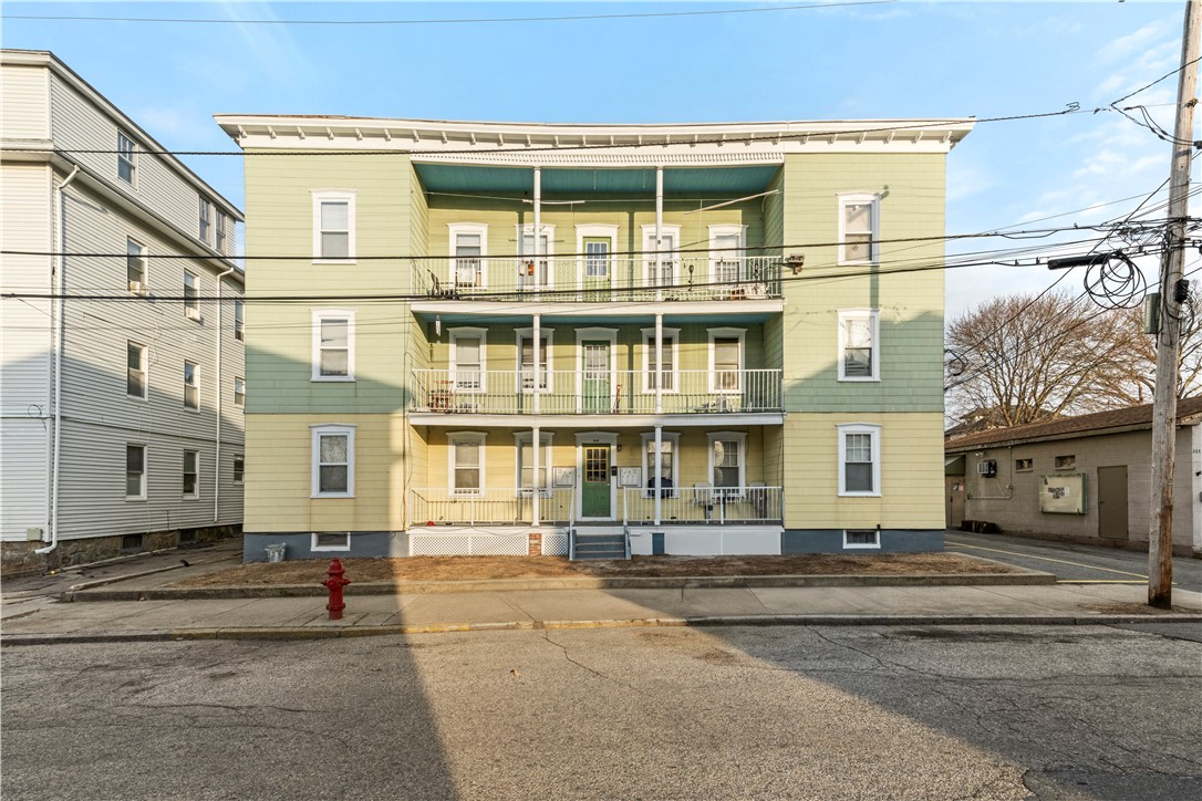 341 Burnside Avenue Woonsocket, RI 02895 - Photo 3 of 42