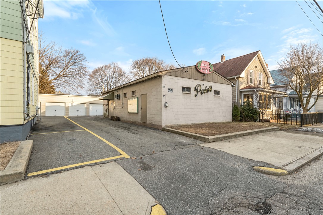 341 Burnside Avenue Woonsocket, RI 02895 - Photo 5 of 42