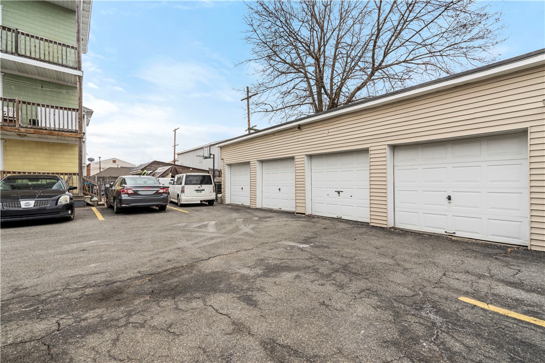 341 Burnside Avenue Woonsocket, RI 02895 - Photo 7 of 42