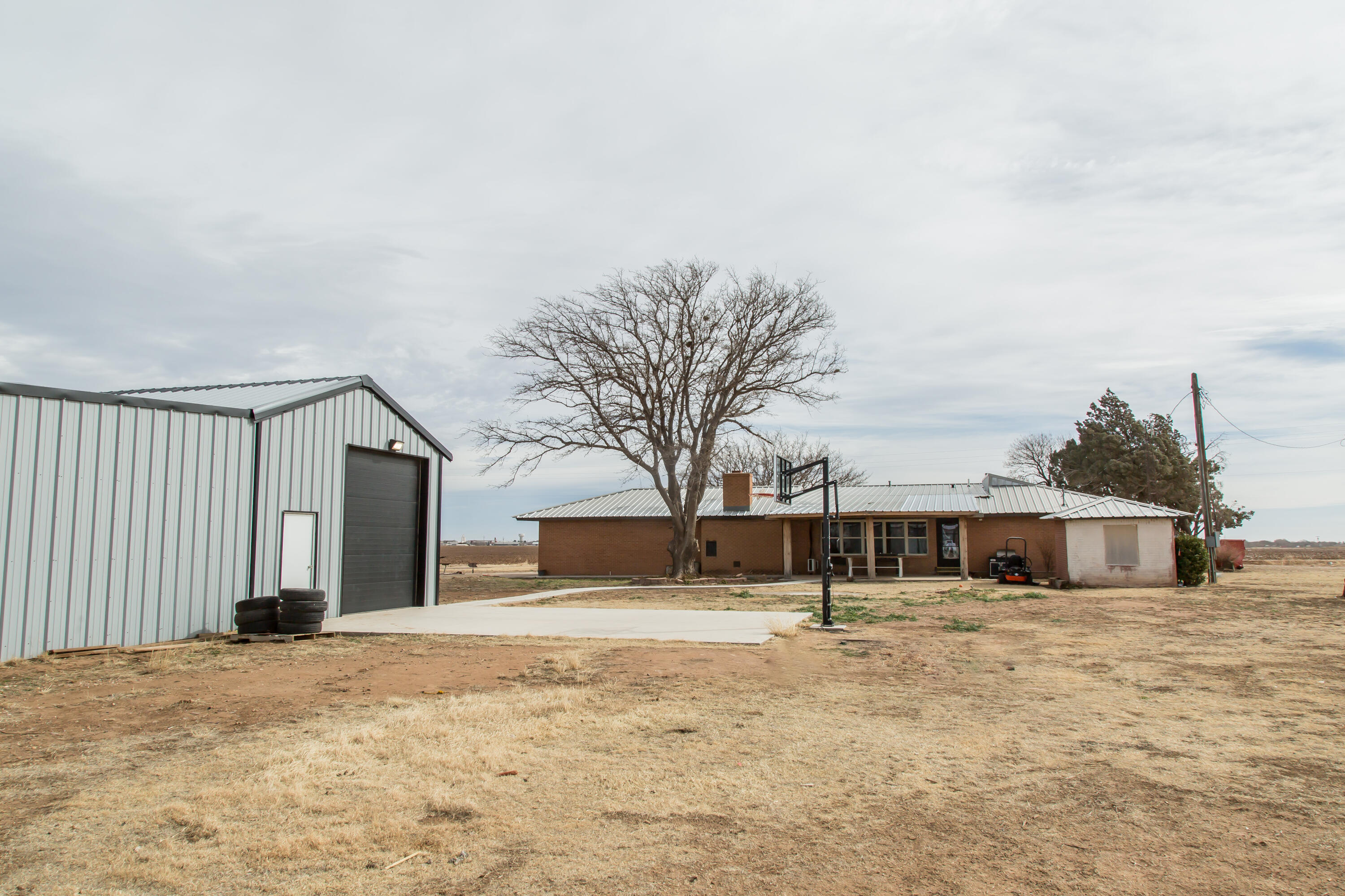 930 Sun Road Plainview, TX 79072 - Photo 21 of 22 a front view of a house with a yard