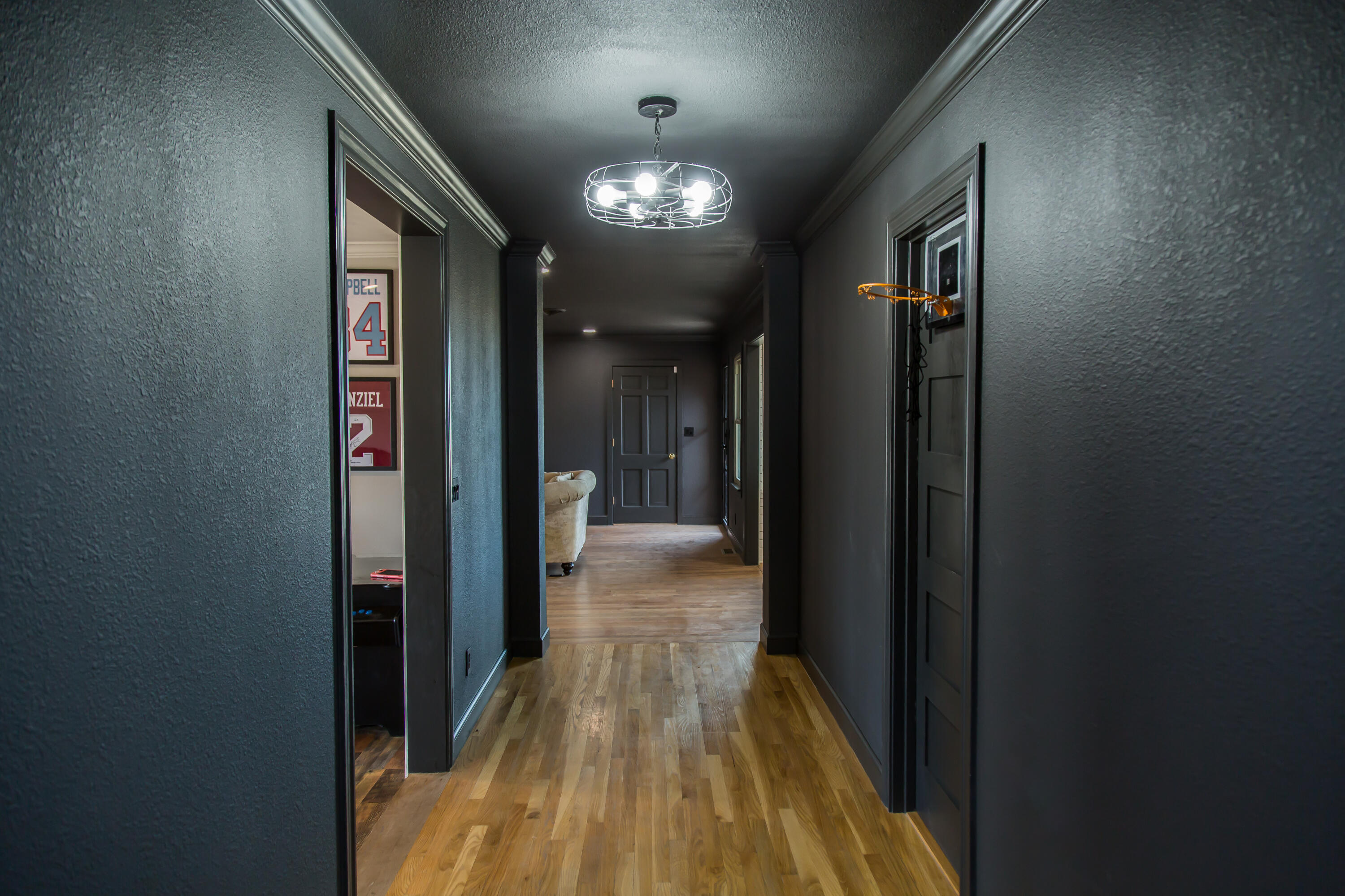 930 Sun Road Plainview, TX 79072 - Photo 10 of 22 a view of hallway with livingroom