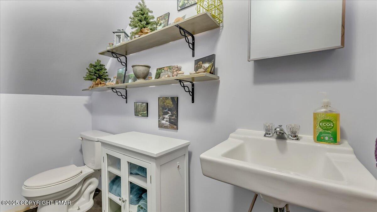 138 Badger Drive Bushkill, PA 18324 - Photo 18 of 44 29-Photo Sep 04 2025, 2 01 04 PM (1)