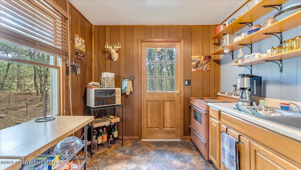 138 Badger Drive Bushkill, PA 18324 - Photo 7 of 44 18-Photo Sep 04 2025, 2 05 54 PM (1)