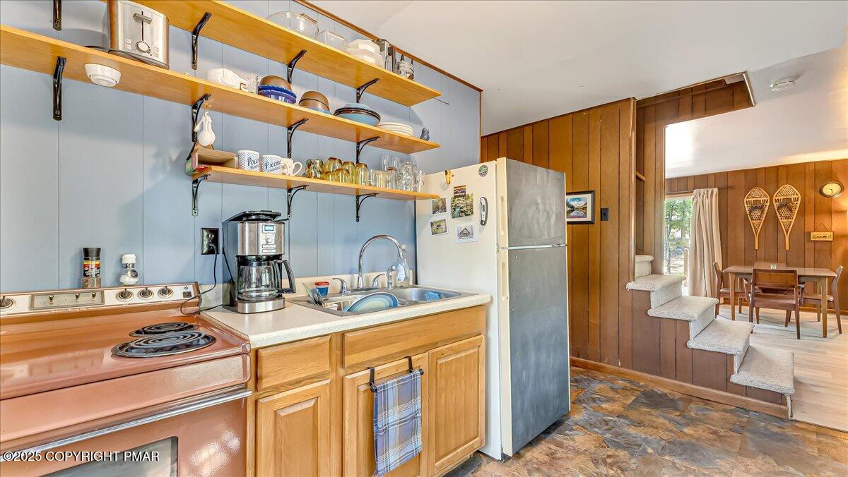 138 Badger Drive Bushkill, PA 18324 - Photo 9 of 44 19-Photo Sep 04 2025, 2 06 28 PM (1)