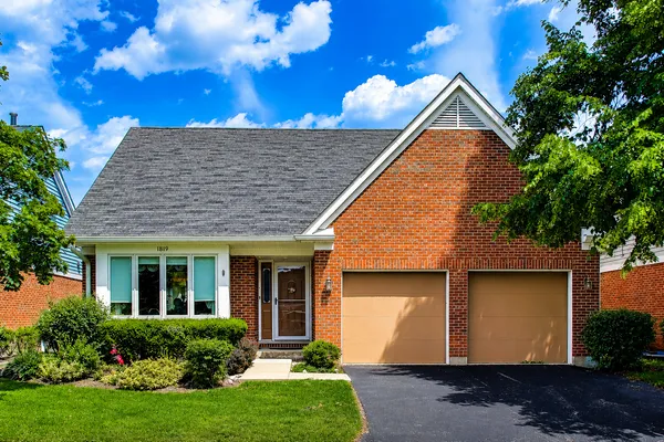 $425,000 | 1819 North Normandy Court, Arlington Heights, IL 60004