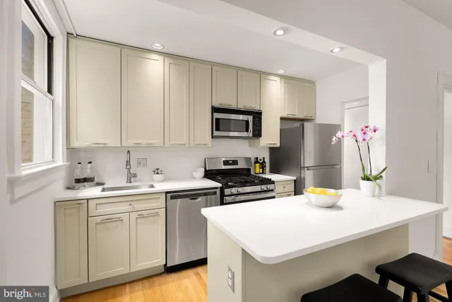 $325,000 | 1820 Clydesdale Place Northwest, Unit 405, Washington, DC 20009