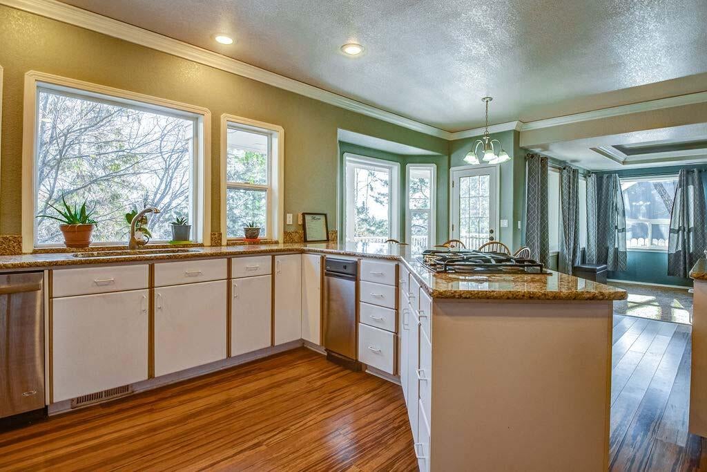 135 Ridgecrest Drive Klamath Falls, OR 97601 - Photo 10 of 39 135ridgecrest-10